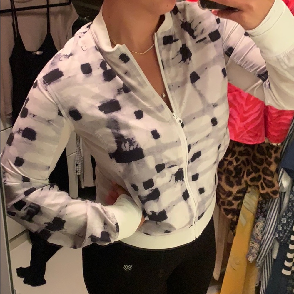 Lulu lemon zip up. Like new condition!